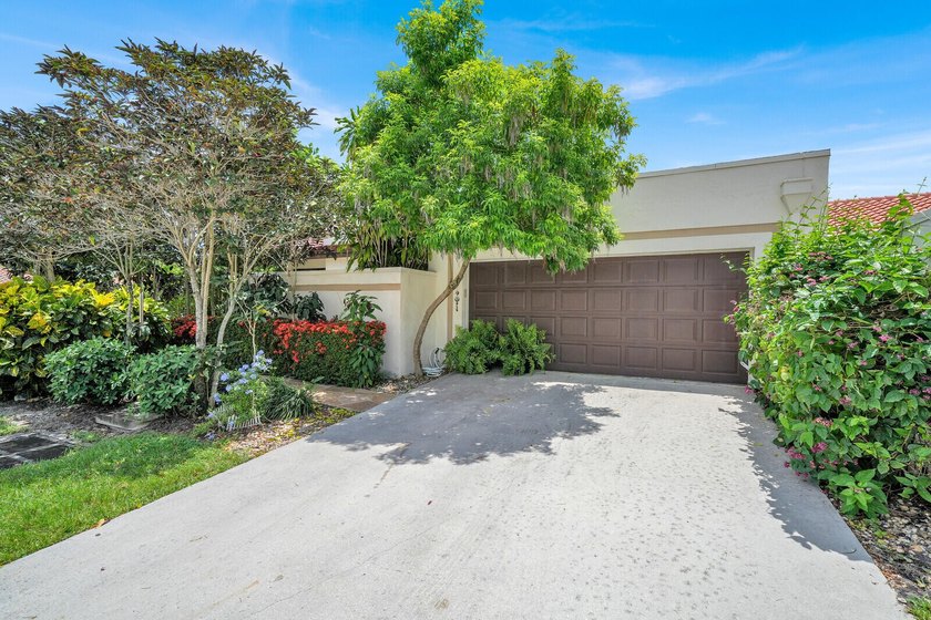 Welcome to this beautifully maintained corner lot 2-bedroom - photo 3