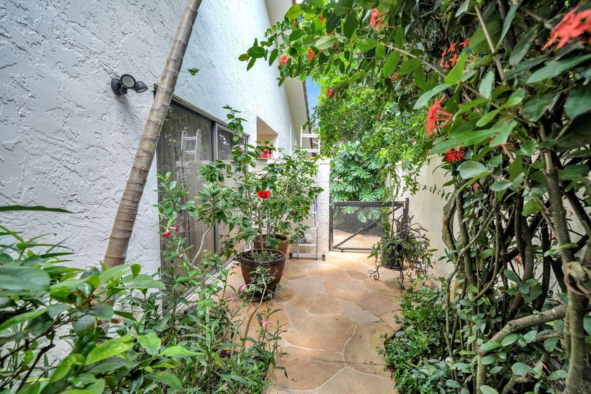 Welcome to this beautifully maintained corner lot 2-bedroom - photo 4