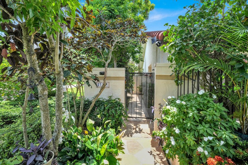Welcome to this beautifully maintained corner lot 2-bedroom - photo 6