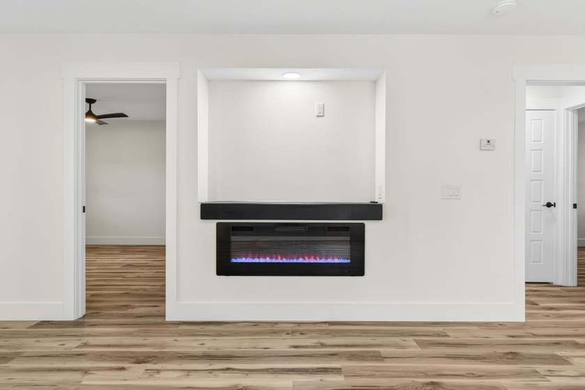 Fully renovated, ground-floor end-unit two-bedroom, two-bathroom - photo 13