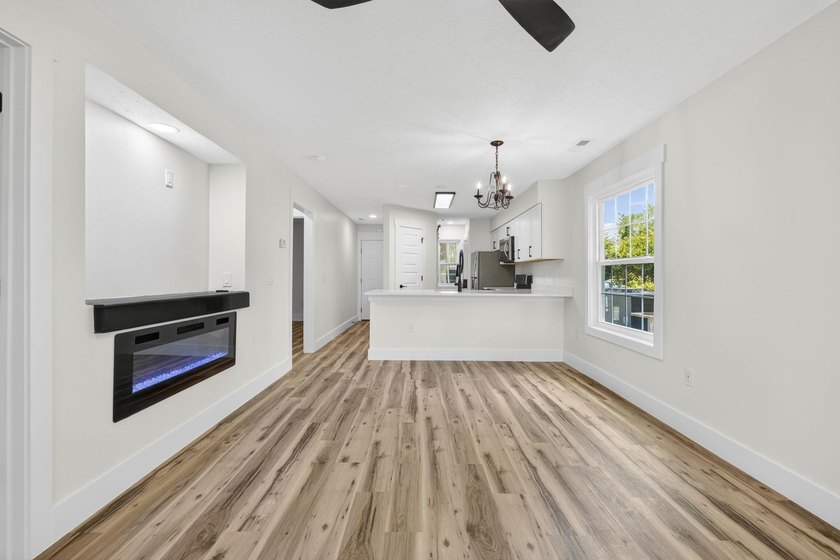 Fully renovated, ground-floor end-unit two-bedroom, two-bathroom - photo 17