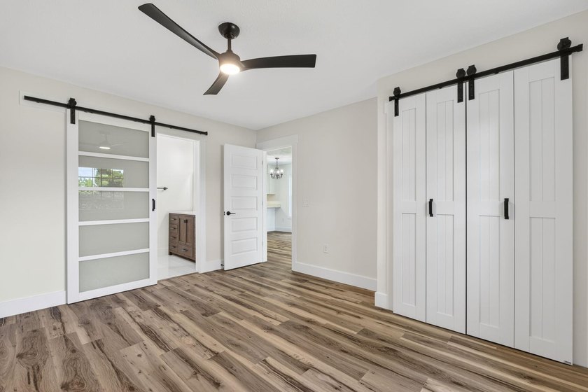 Fully renovated, ground-floor end-unit two-bedroom, two-bathroom - photo 19