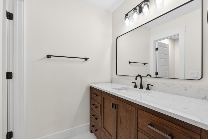 Fully renovated, ground-floor end-unit two-bedroom, two-bathroom - photo 21