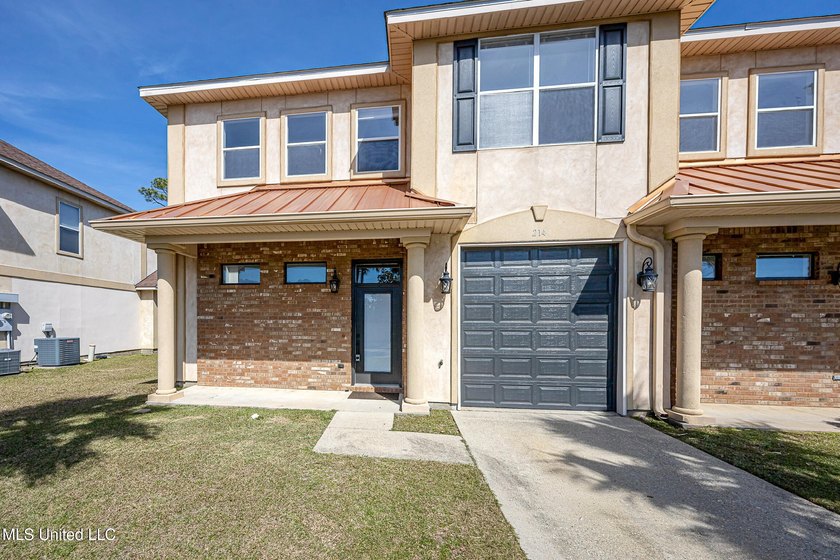 Opportunity is knocking at Lakeview Townhomes on Capri Place in - photo 4