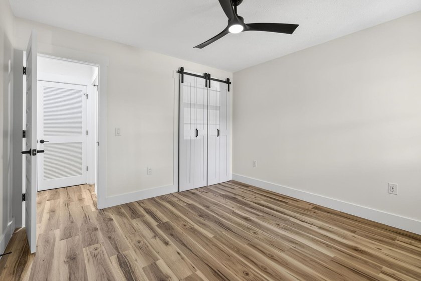 Fully renovated, ground-floor end-unit two-bedroom, two-bathroom - photo 25