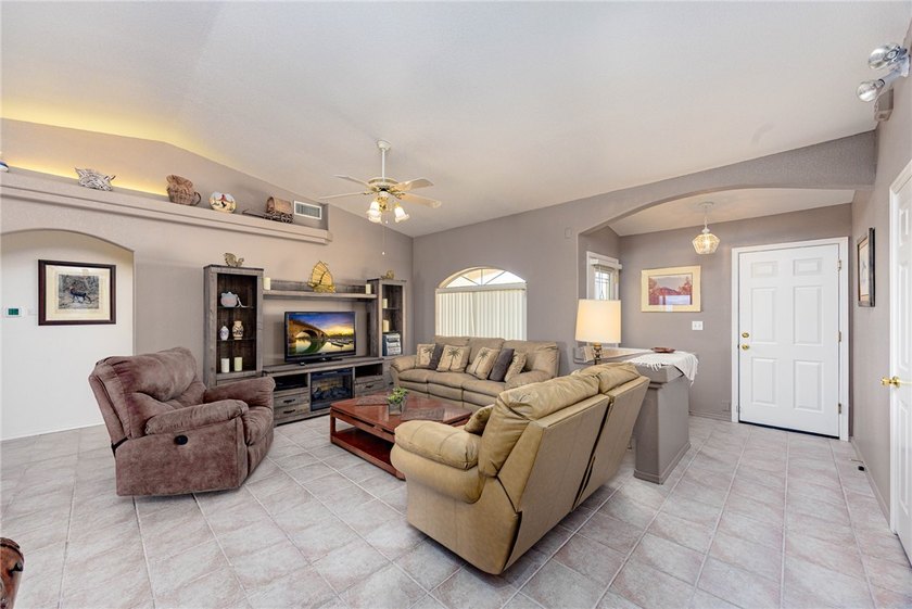 Welcome to this pristine 3BR/2BA home located on a quiet street - photo 5