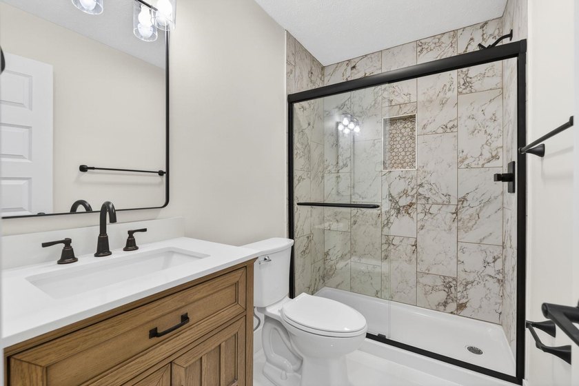 Fully renovated, ground-floor end-unit two-bedroom, two-bathroom - photo 29