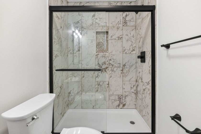 Fully renovated, ground-floor end-unit two-bedroom, two-bathroom - photo 30