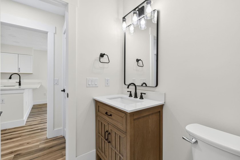Fully renovated, ground-floor end-unit two-bedroom, two-bathroom - photo 31