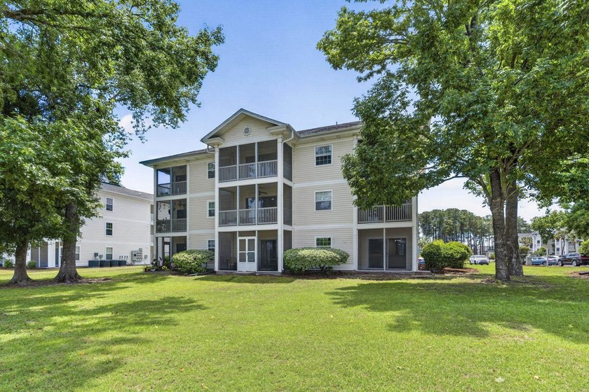 Fully renovated, ground-floor end-unit two-bedroom, two-bathroom - photo 42