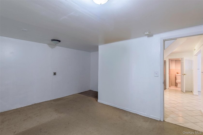 Welcome into, a spacious and versatile residence ideally located - photo 14