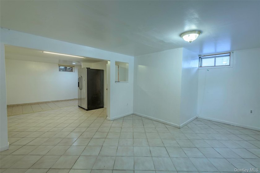 Welcome into, a spacious and versatile residence ideally located - photo 20
