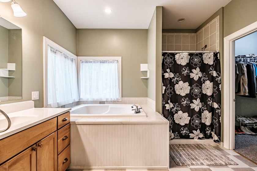 Welcome to 52 Alice Rd! This beautifully maintained raised ranch - photo 34
