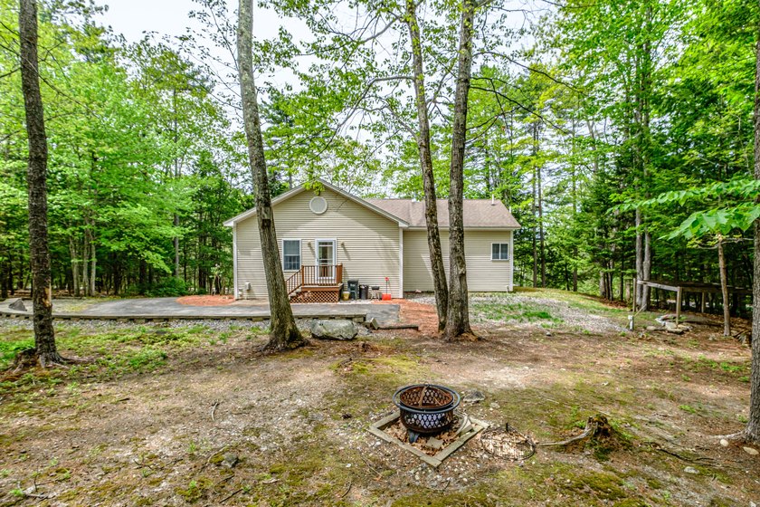 Welcome to 52 Alice Rd! This beautifully maintained raised ranch - photo 48