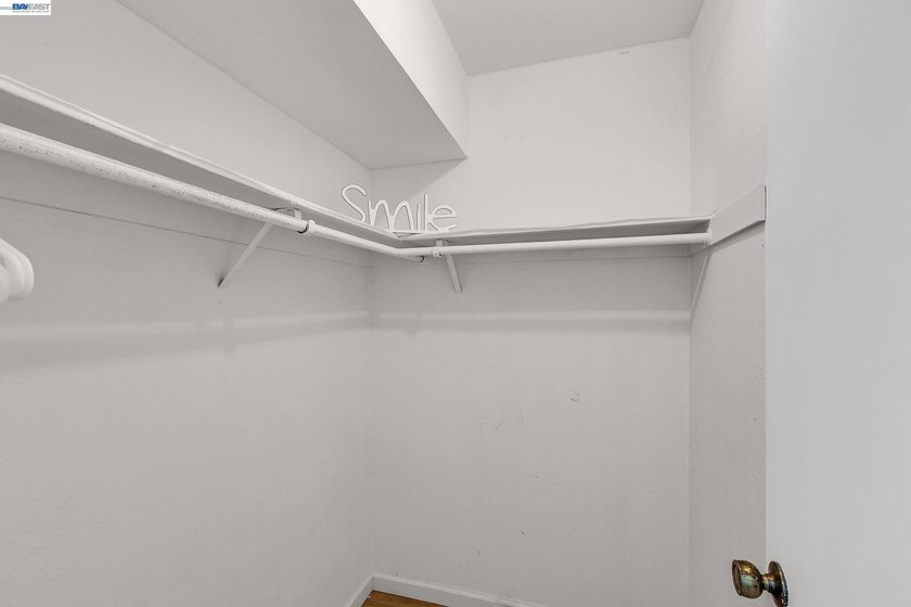 Welcome to this beautifully renovated 1-bedroom, 1-bath - photo 22