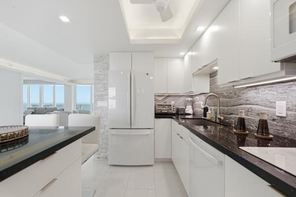 Welcome to Paradise! Turnkey furnished condo with spectacular - photo 6