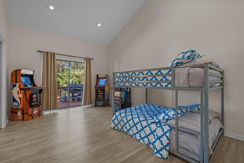 Southern charm by the coast! Welcome to Arcadian Shores, a - photo 15