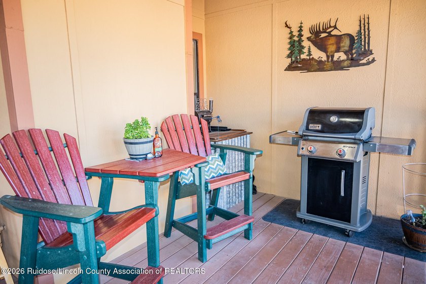 AWESOME 3 BEDROOM, 3 1/2 BATH - Level entry Condo in beautiful - photo 24