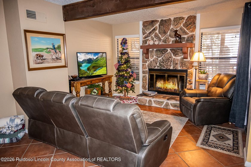 AWESOME 3 BEDROOM, 3 1/2 BATH - Level entry Condo in beautiful - photo 27