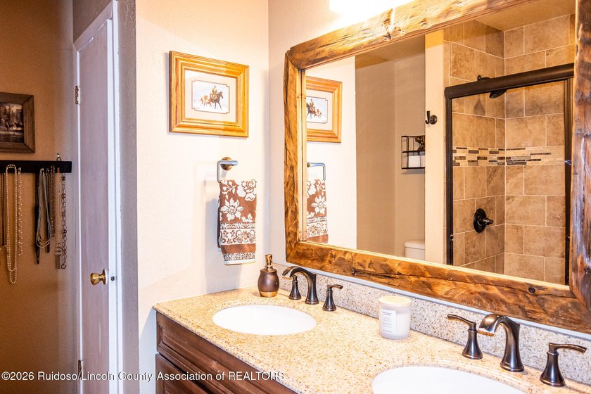 AWESOME 3 BEDROOM, 3 1/2 BATH - Level entry Condo in beautiful - photo 43