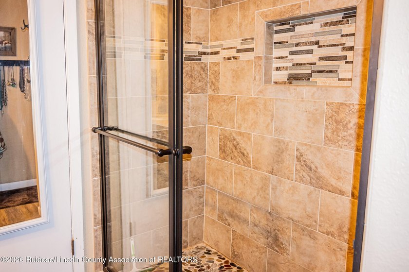 AWESOME 3 BEDROOM, 3 1/2 BATH - Level entry Condo in beautiful - photo 44