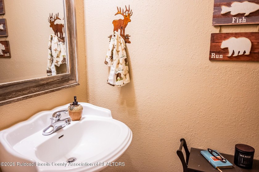 AWESOME 3 BEDROOM, 3 1/2 BATH - Level entry Condo in beautiful - photo 45