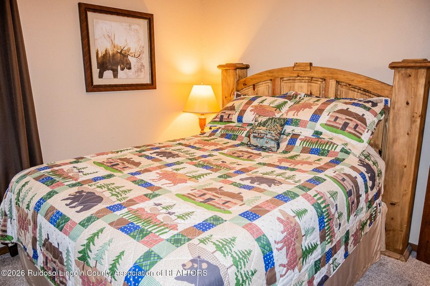 AWESOME 3 BEDROOM, 3 1/2 BATH - Level entry Condo in beautiful - photo 46