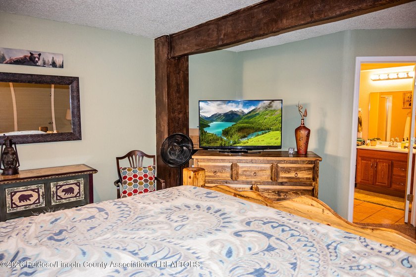 AWESOME 3 BEDROOM, 3 1/2 BATH - Level entry Condo in beautiful - photo 50