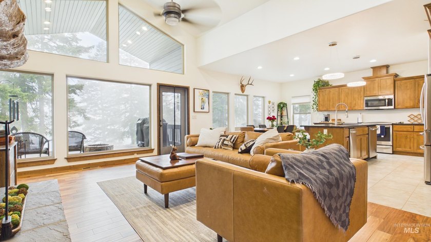 Log home with views of Dworshak Reservoir! This exceptional - photo 14