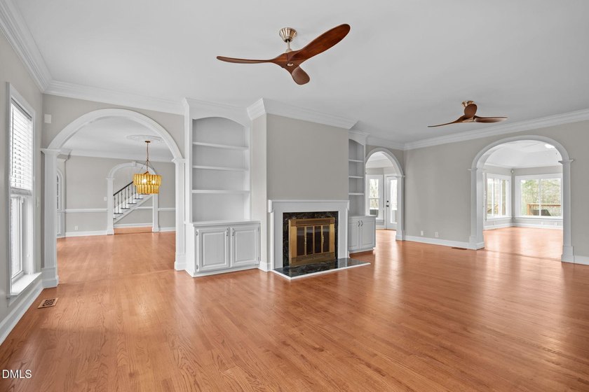 Welcome to 2020 Navan Lane -- a truly unique estate tucked away - photo 14