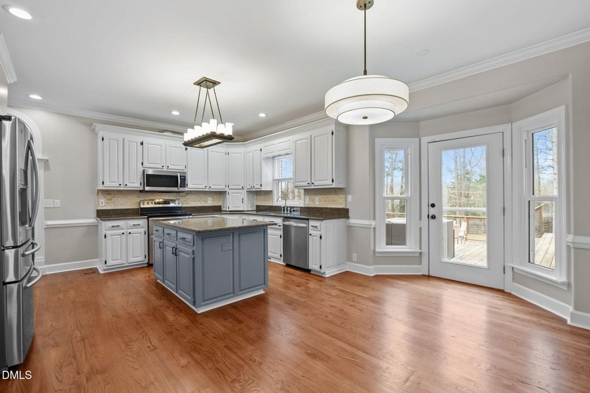 Welcome to 2020 Navan Lane -- a truly unique estate tucked away - photo 17