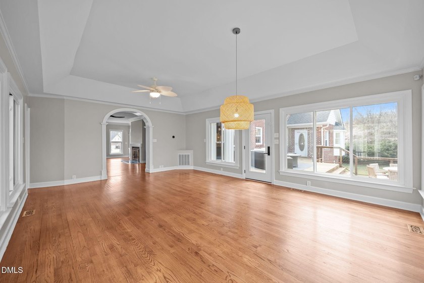 Welcome to 2020 Navan Lane -- a truly unique estate tucked away - photo 21