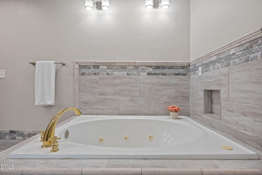 Welcome to 2020 Navan Lane -- a truly unique estate tucked away - photo 32