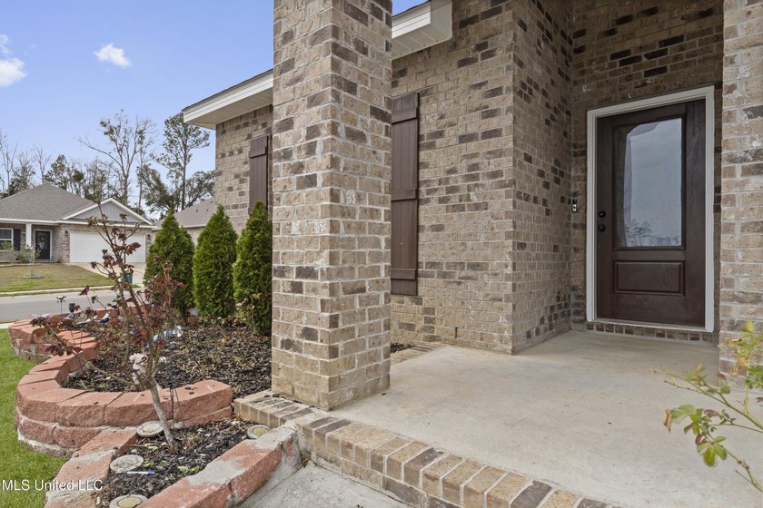 Situated on a premium corner lot in the sought-after Highlands - photo 3