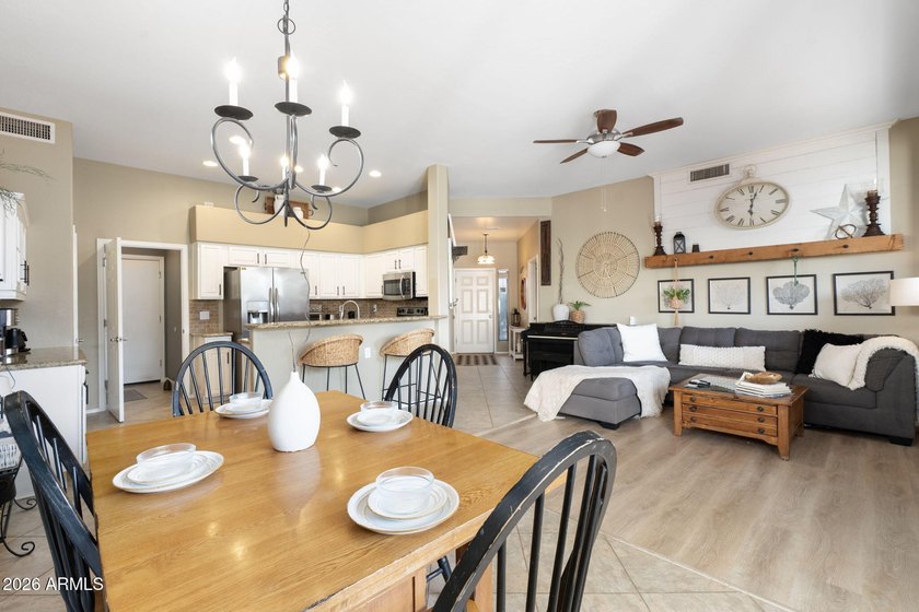 Sophisticated living in the GATED, Arrowhead Enclave community! - photo 6