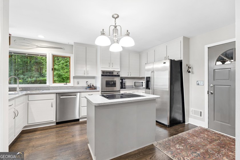 WOW! Welcome home to this fabulous updated 6 bed, 3.5 bath - photo 11