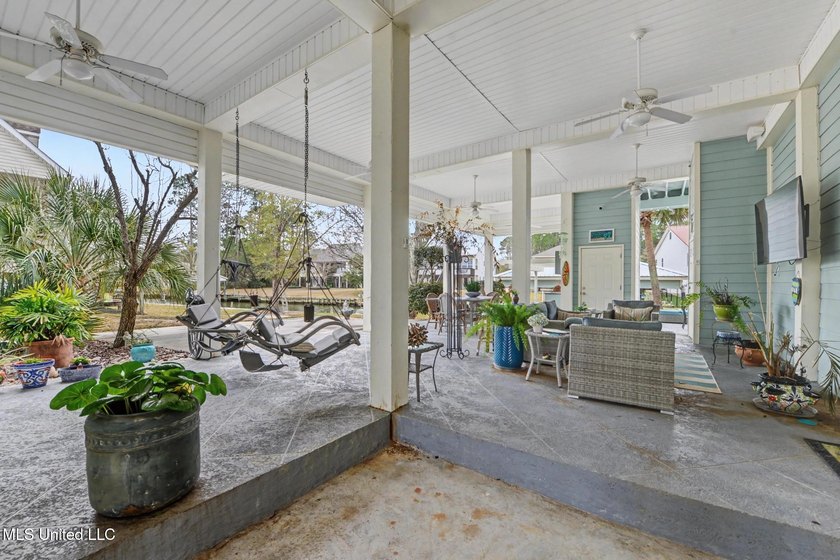 Welcome to this meticulously reimagined waterfront retreat in - photo 3