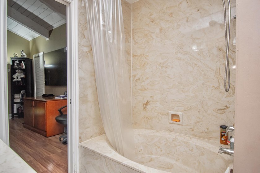 Nestled in the desirable Amberwoods community, this 3br, 2ba - photo 28