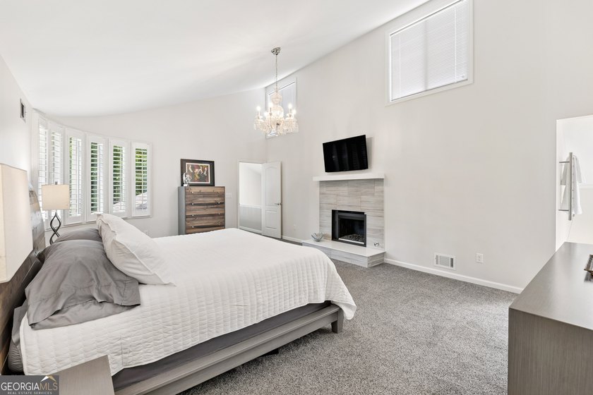 WOW! Welcome home to this fabulous updated 6 bed, 3.5 bath - photo 29