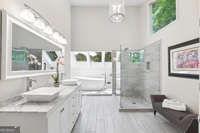 WOW! Welcome home to this fabulous updated 6 bed, 3.5 bath - photo 30