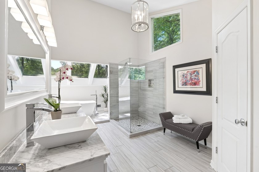 WOW! Welcome home to this fabulous updated 6 bed, 3.5 bath - photo 31