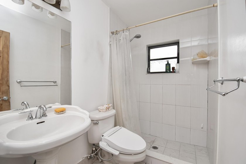 Nestled in the desirable Amberwoods community, this 3br, 2ba - photo 31