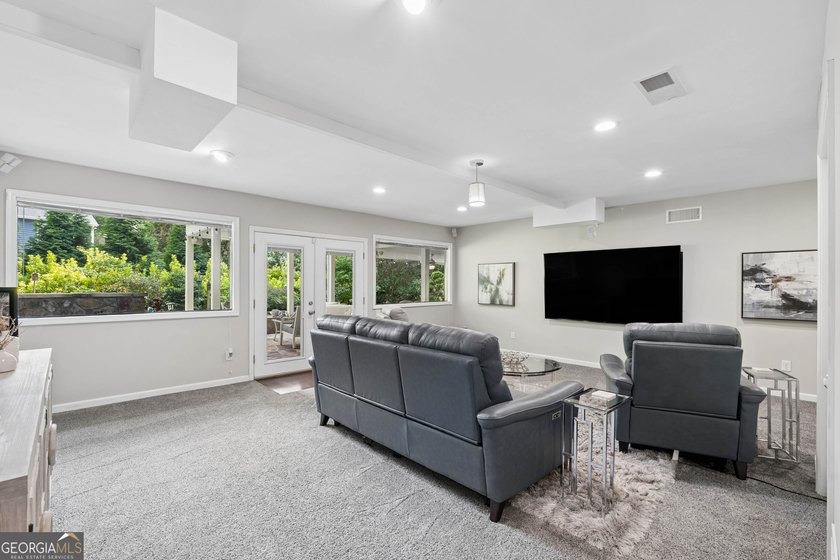 WOW! Welcome home to this fabulous updated 6 bed, 3.5 bath - photo 36