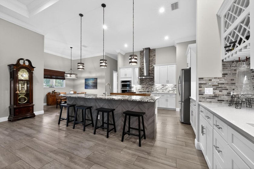 2021-built luxury CBS estate on 2.5 fully fenced acres in - photo 10