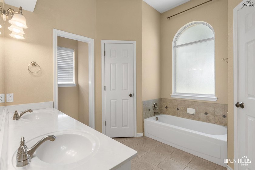 Beautifully updated 4-bedroom, 2-bath home offering space, style - photo 14