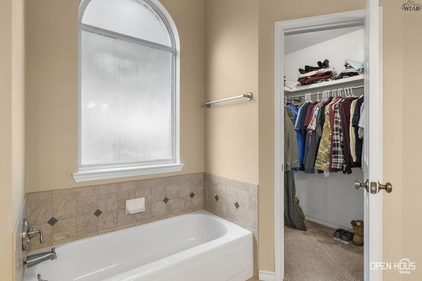 Beautifully updated 4-bedroom, 2-bath home offering space, style - photo 17