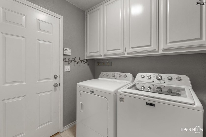 Beautifully updated 4-bedroom, 2-bath home offering space, style - photo 27