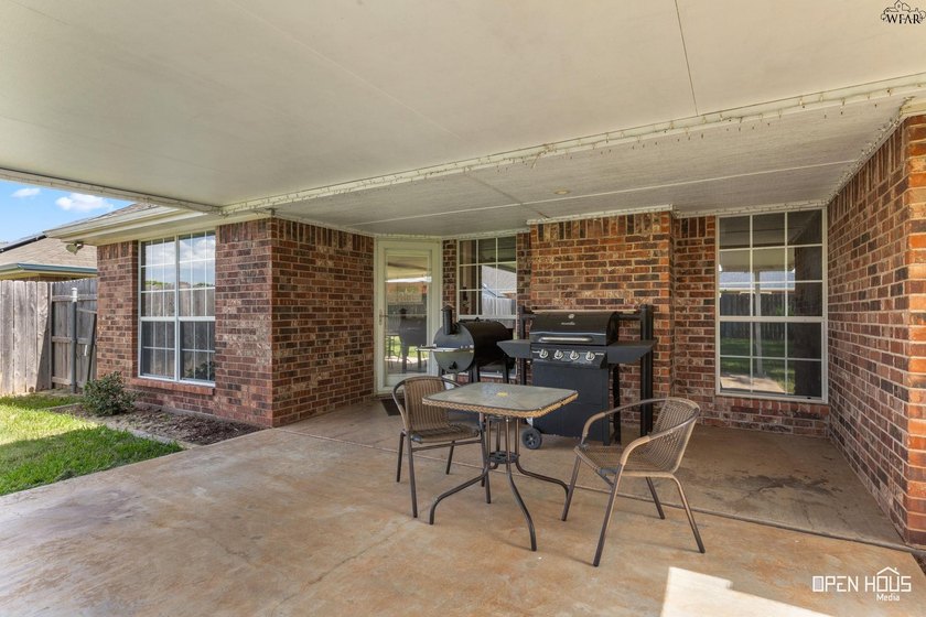 Beautifully updated 4-bedroom, 2-bath home offering space, style - photo 28
