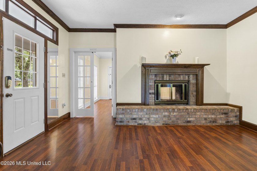 Properties like this with such warmth and character don't come - photo 8