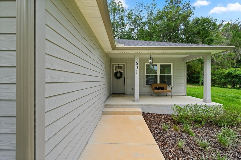 Under contract-accepting backup offers. Welcome to one of - photo 4